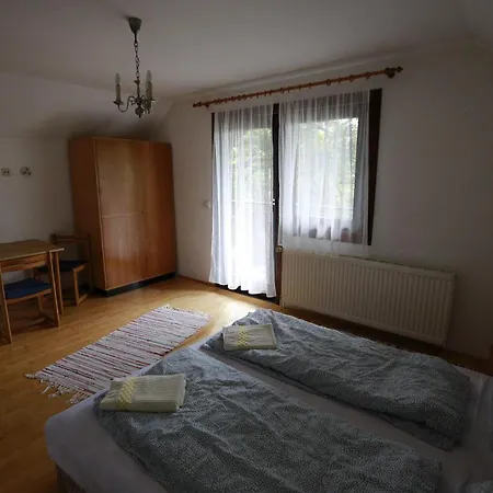 Fecskefeszek Vendeghaz Bed & Breakfast *