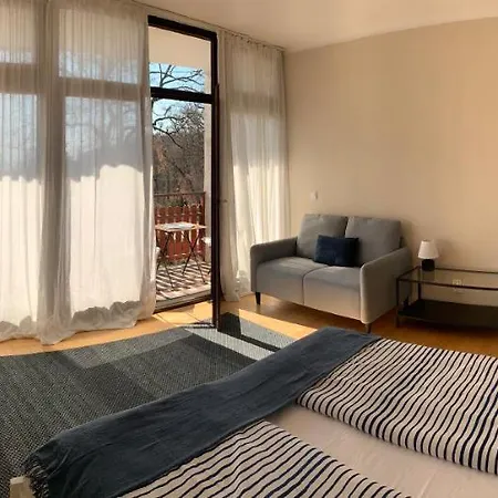 Fecskefeszek Vendeghaz * Balatonalmadi